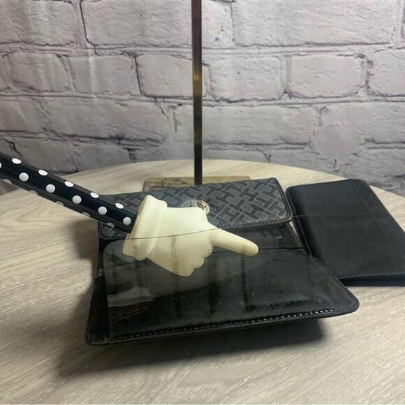 Tommy Hilfiger logo trifold wallet with checkbook holder - Picture 4 of 8